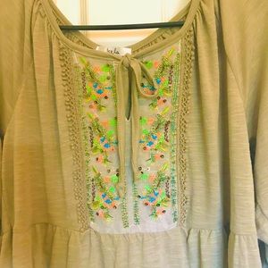 3 for $25 ⭐️ Isela bohemian beaded blouse